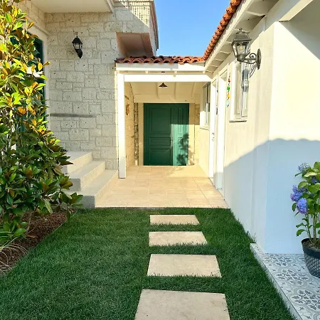 Otel Müzeyyen Hanım Konağı *