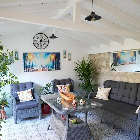 Muezeyyen Hanim Konagi *