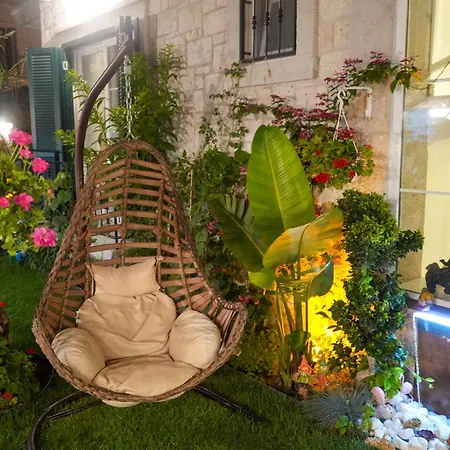 Muezeyyen Hanim Konagi * Alaçatı