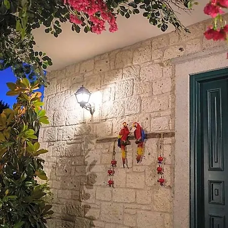 Otel Müzeyyen Hanım Konağı *
