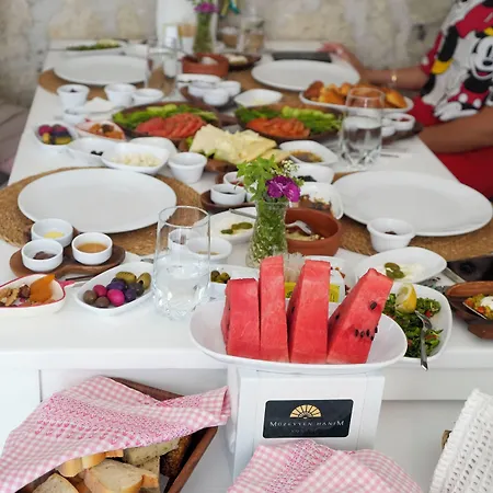 Muezeyyen Hanim Konagi * Alacati
